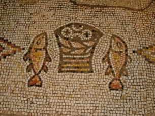Mosaic of two fish flanking a basket of loaves